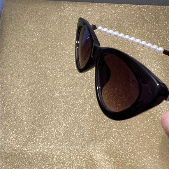 Elegant Cateye Sunglasses with Pearl Accents - Picture 8 of 11